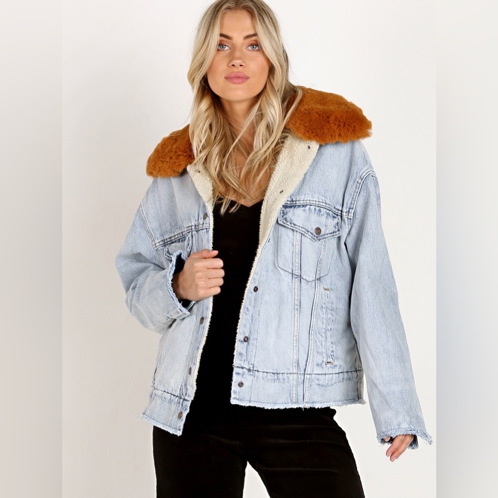 Levi’s oversized Sherpa trucker jacket - Picture 2 of 7